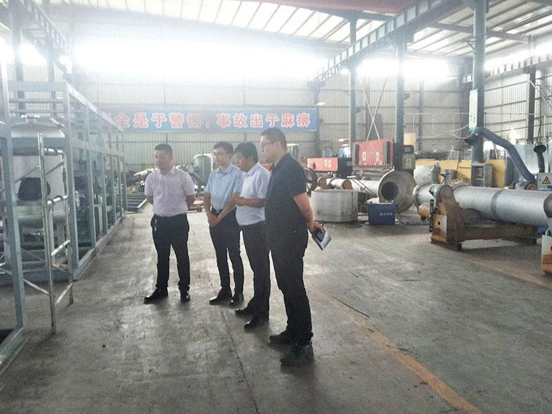 菏澤市高新區(qū)科技副主任曹萌博士親臨公司油氣回收生產(chǎn)車(chē)間
